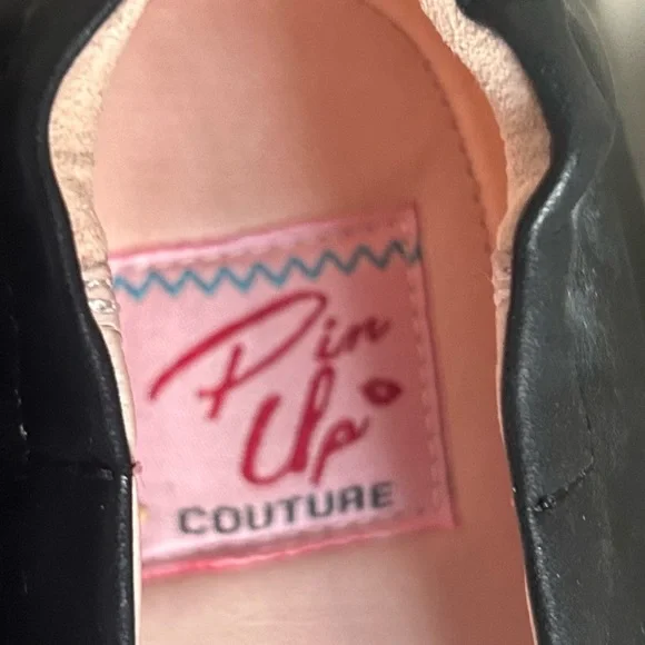 SIZE 8 Women's Black and Red Heart Flats - Picture 4 of 9